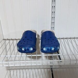 CROCS Kids Blue Snowflake-Trim Clogs